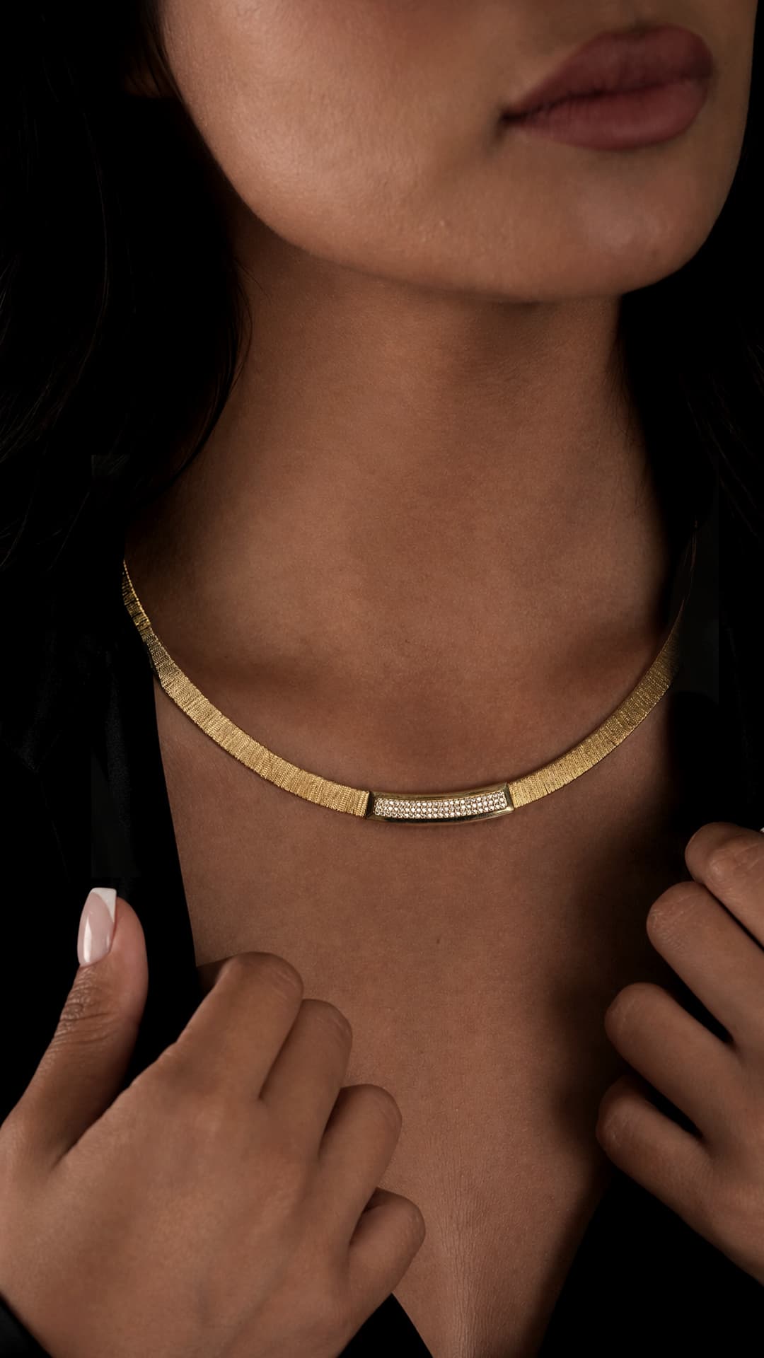Model üzerinde kolye